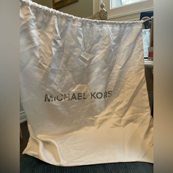 Michael Kors Dillon satchel purse bag, authentic - Picture 5 of 10